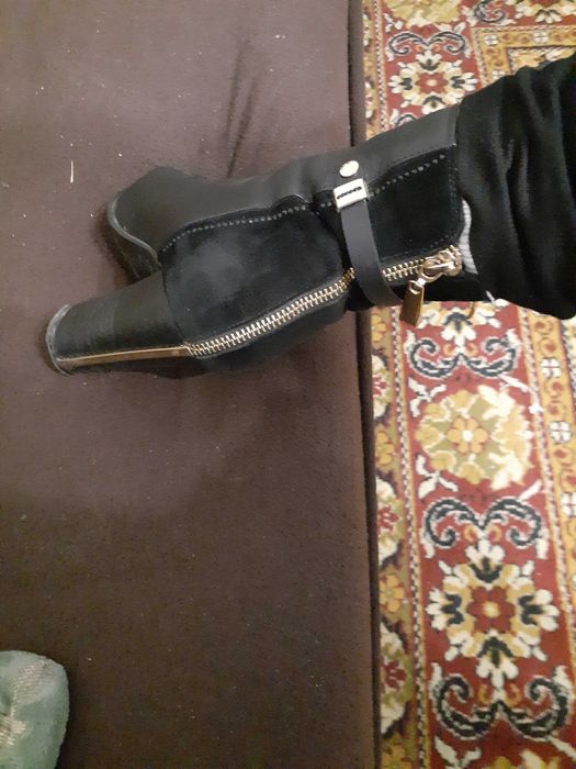 Продам ботильйоны кожа