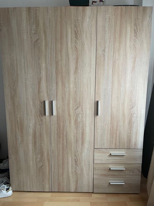 Roupeiro BROOKLYN portas batentes e 3 gavetas 139x185cm carvalho