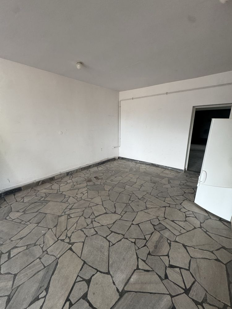 Hala Magazynowa,  pomieszczenia socjalne, duży plac