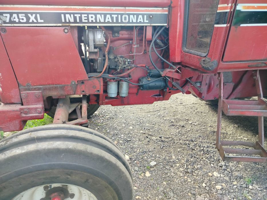 International 745 XL 72 konie