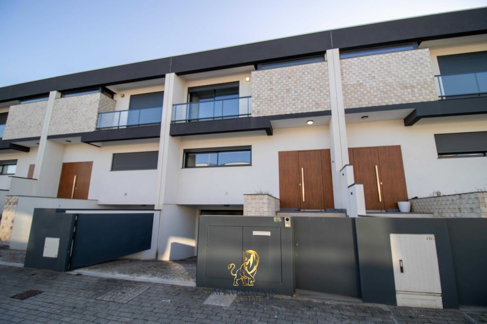 Moradia em banda T3 Seminova - a 3 km do Centro de Santo Tirso