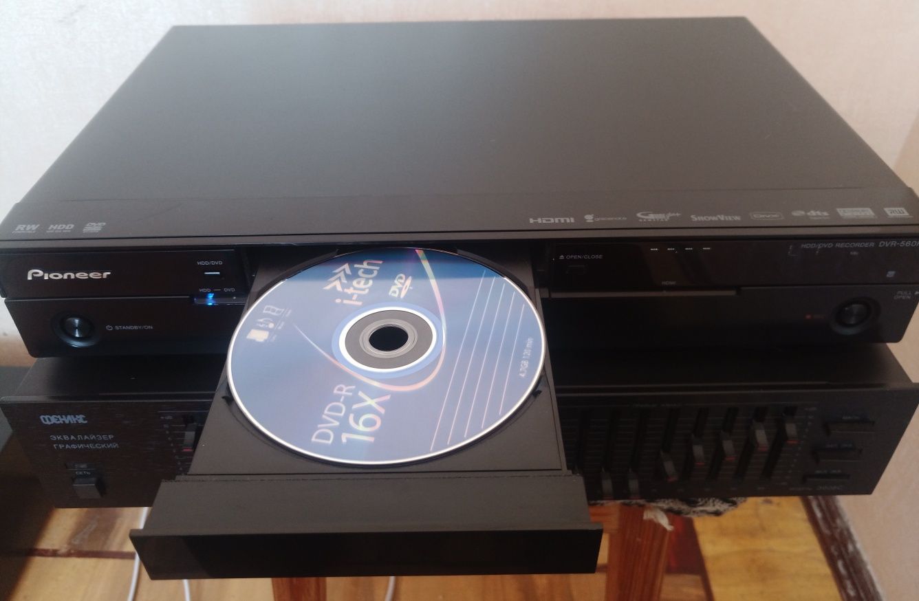 DVD HDD рекордер Pioneer DVR-560H
