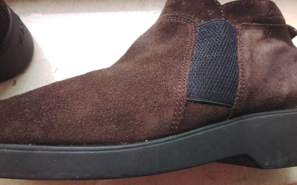 Ботильоны из натуральной замши английской кампании CLARKS