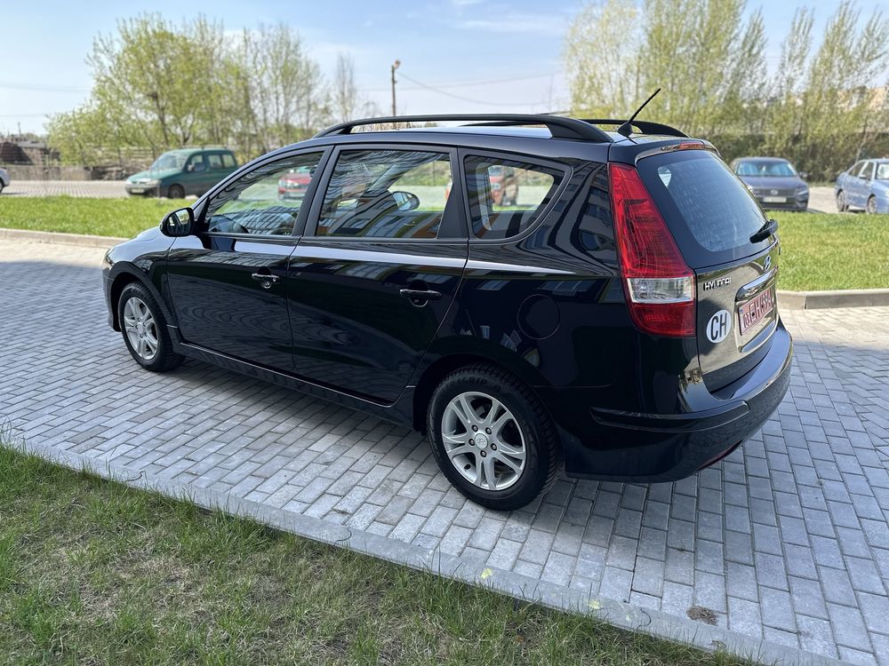 Hyundai I30 CW 1.6 бензин 2011 року АВТОМАТ