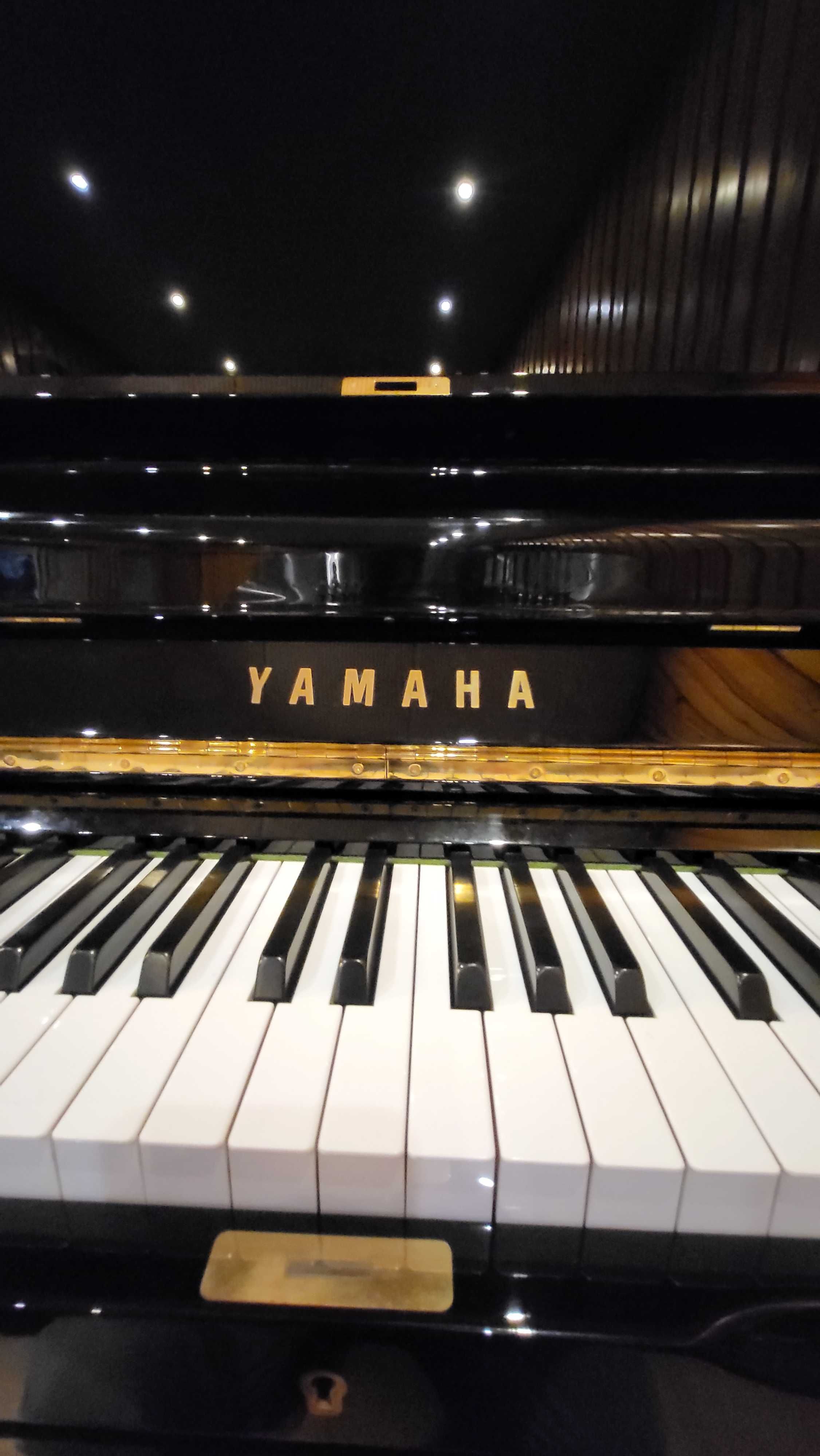 Piano vertical Yamaha U3 com sistema silent Kioshi