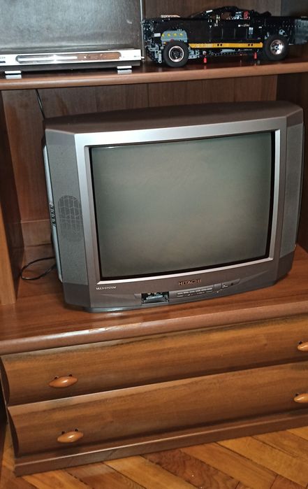 Продам телевизор HITACHI