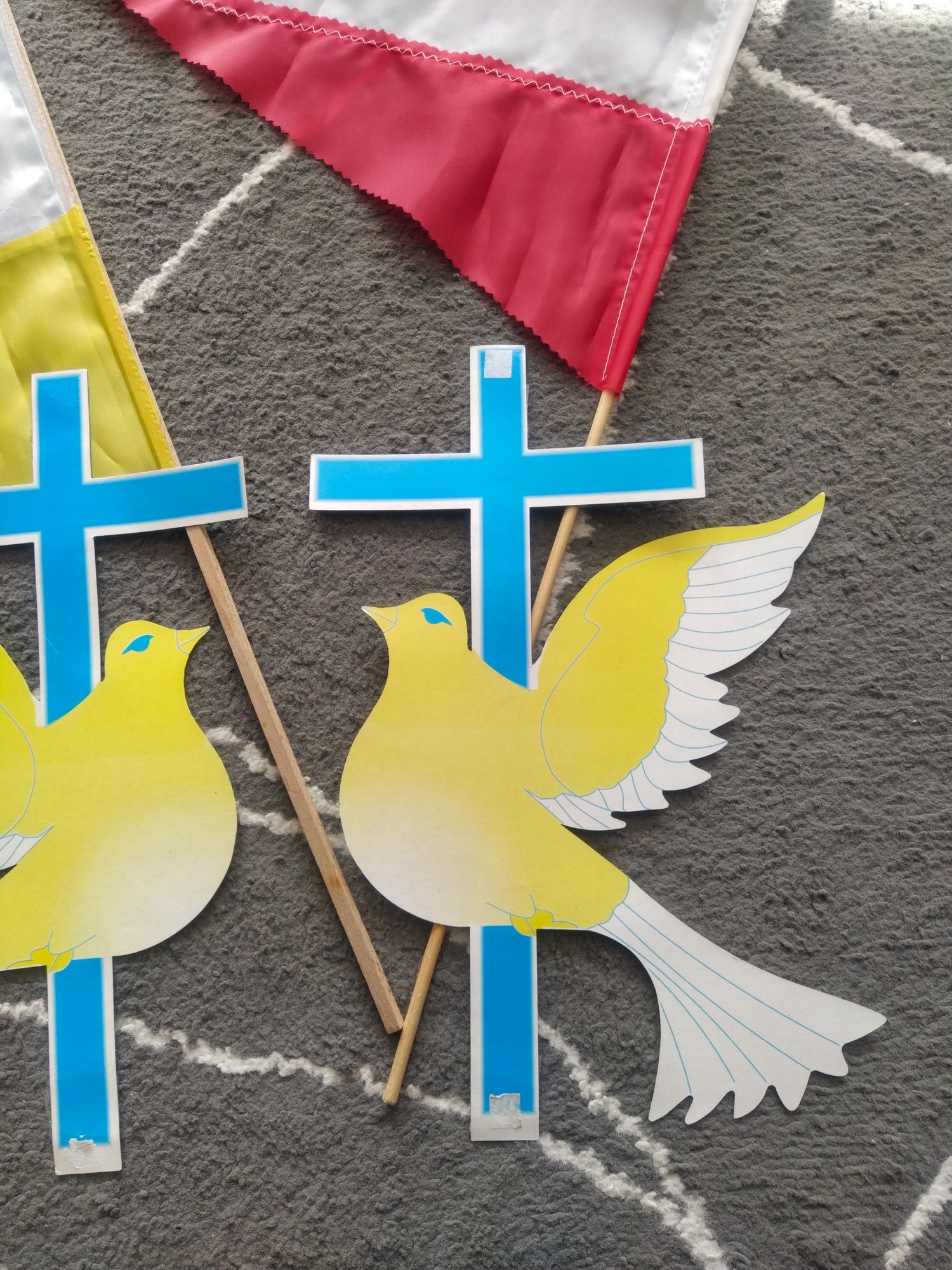 Dekoracja okienna Duch Święty + chorągiewka barwy polskie i papieskie