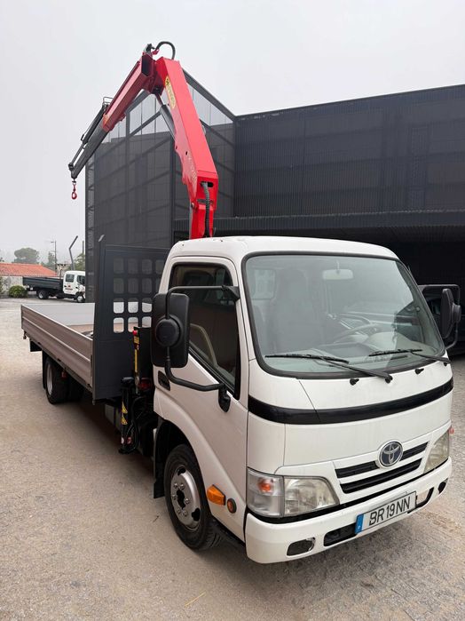 Carrinha Toyota dyna com grua palfinger