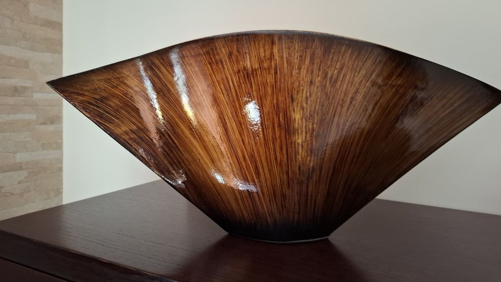 Jarra oval castanha
