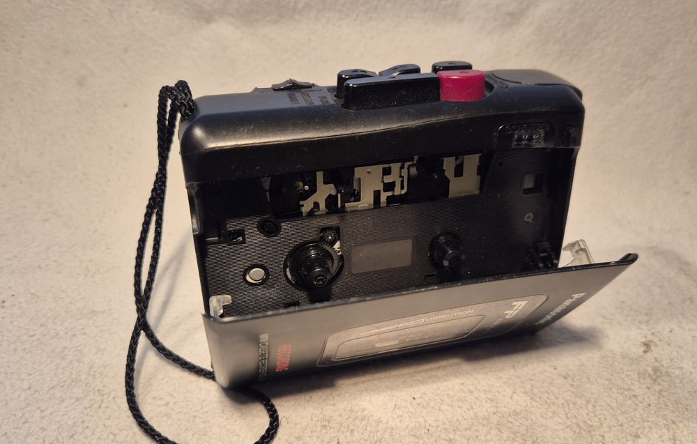 Walkman dyktafon Panasonic RQ-L309 na kasety - funkcja nagrywania