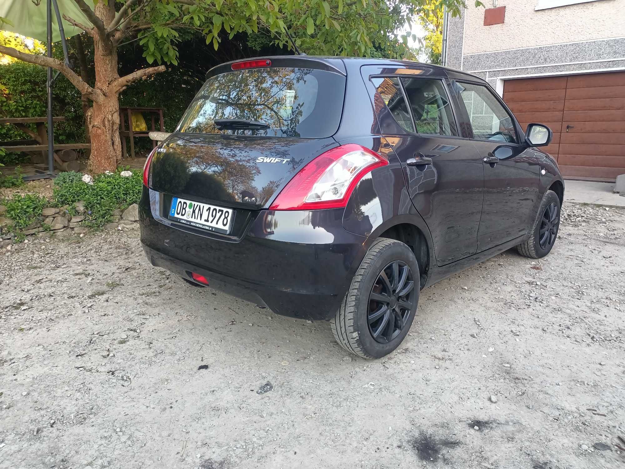 Suzuki Swift Lift , 1.3 benzyna 4x4 , niski przebieg .