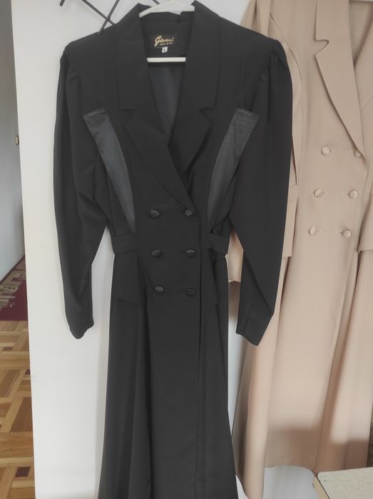 Sukienka zapinana na guziki, dwurzędowa