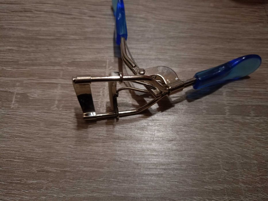 Затискач для завивки вій із пластиковими ручками