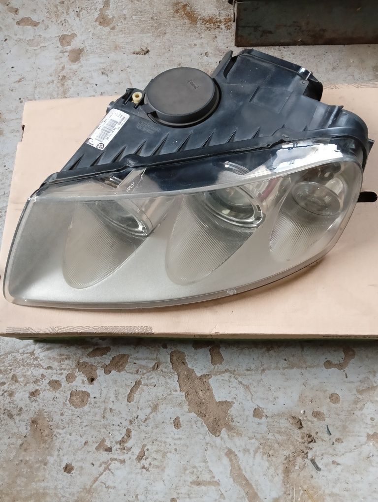 Lampa lewa VW Touareg Bixenon