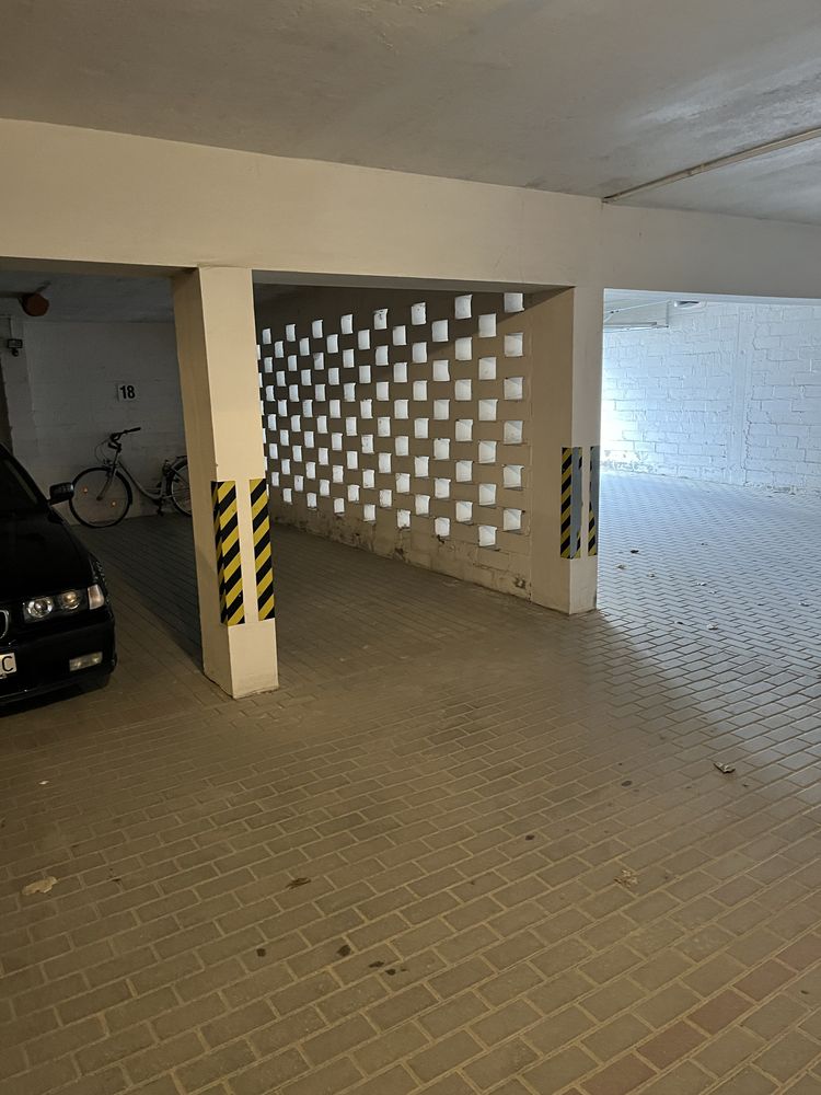 Garaż, miejsce postojowe, parking