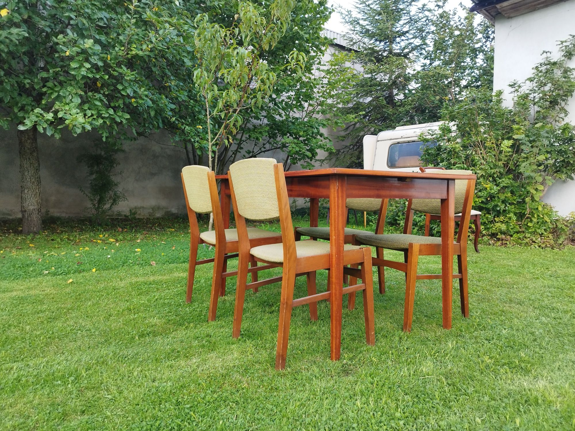 Stół z krzesłami PRL