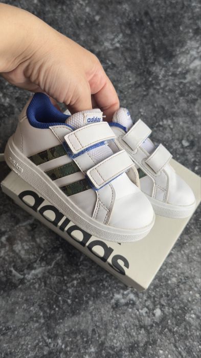 Дитячі кросівки adidas 22 розмір (повномірні)