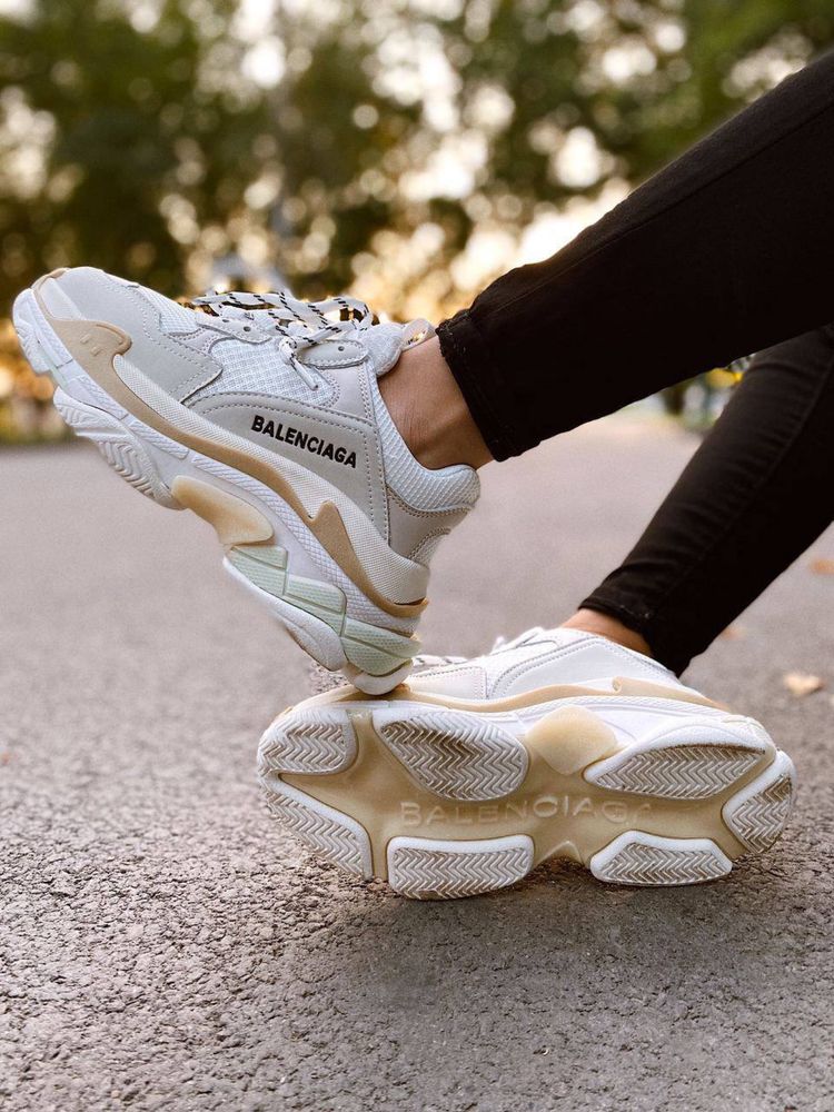 Buty Balenciaga Triple S blanc crema