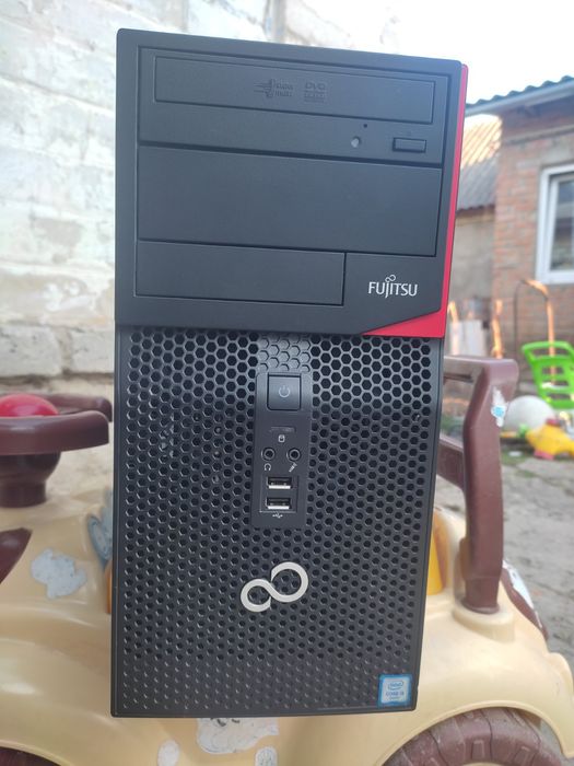 Потужний ігровий комп'ютер Fujitsu сучасний,тихий,шустрий,надійний.