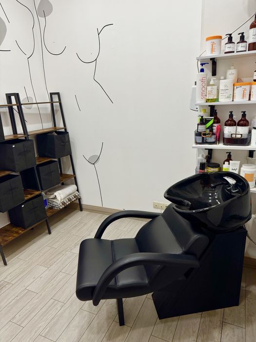 Продаж студії краси