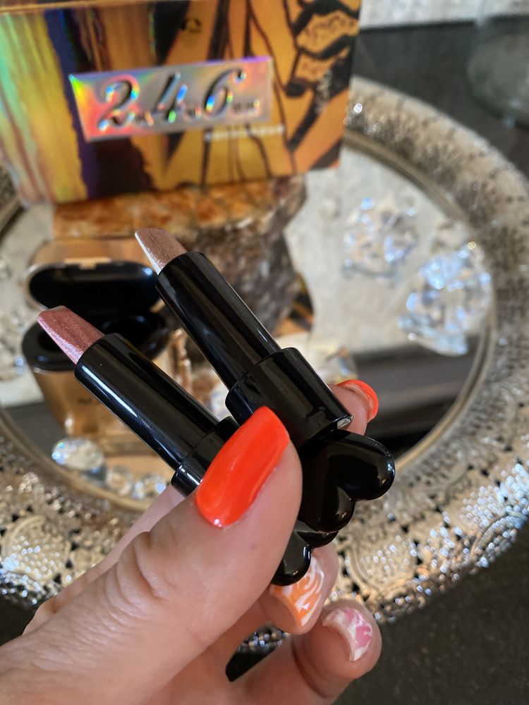 Rozświetlacz bronzer róż pomadka cień do powiek w złotym etui Agag