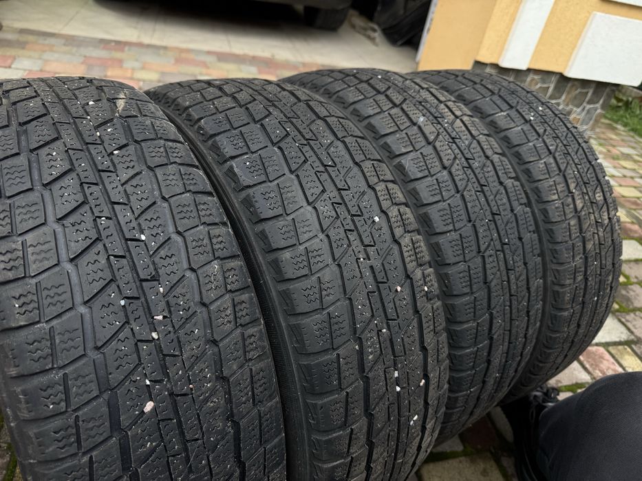 Продам резину 205/65/R16C зима