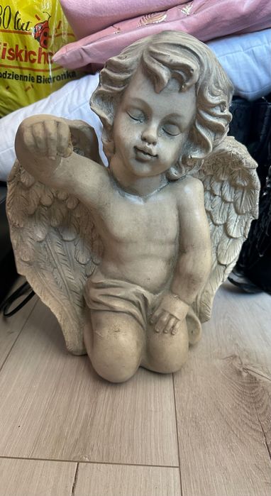 Duży anioł z lampionem