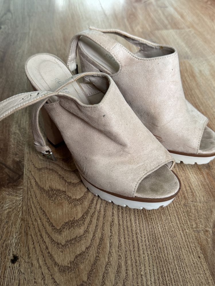 Buty na obcasie