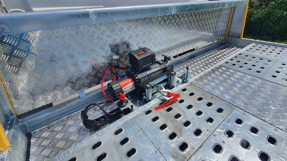 Laweta zabudowa najazd pomocy drogowej małopolska MOTO-LUK