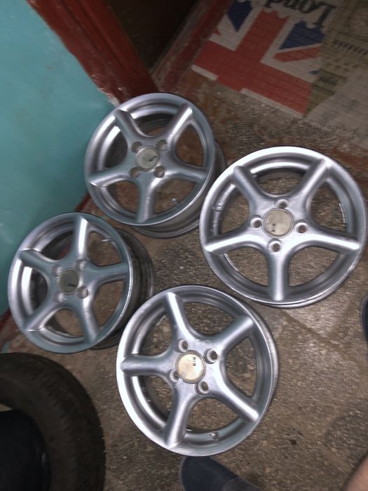 Продам 13 диски,свеже покрашеные,Смотря отлично!