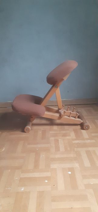 Klękosiad klęcznik ergonomiczny