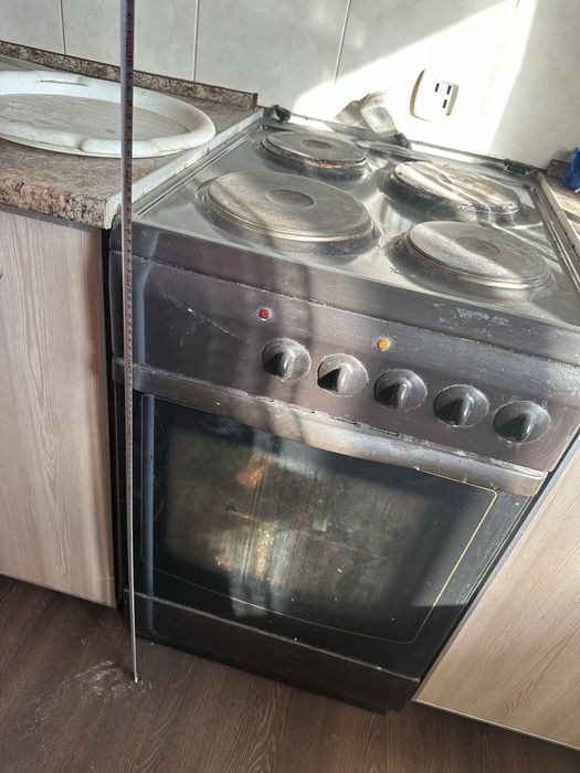 Віддам безкоштовно електричну плиту