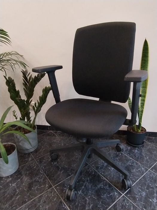 Fotel biurowy obrotowy