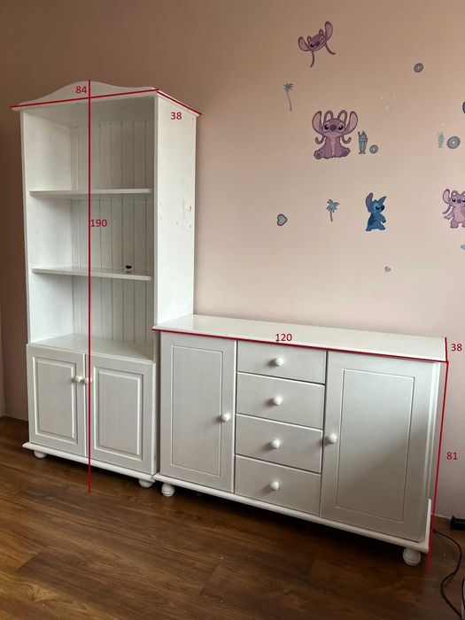 Zestaw białych drewnianych mebli łóżko szafa komody regał stolik