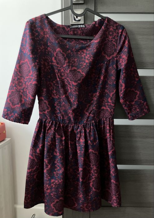 Modna, rozkloszowana sukienka granatowo-burgundowa ,XS ,Atmosphere