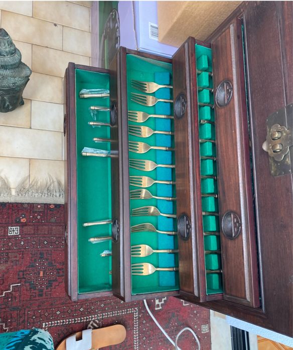 Armário faqueiro em madeira pau rosa