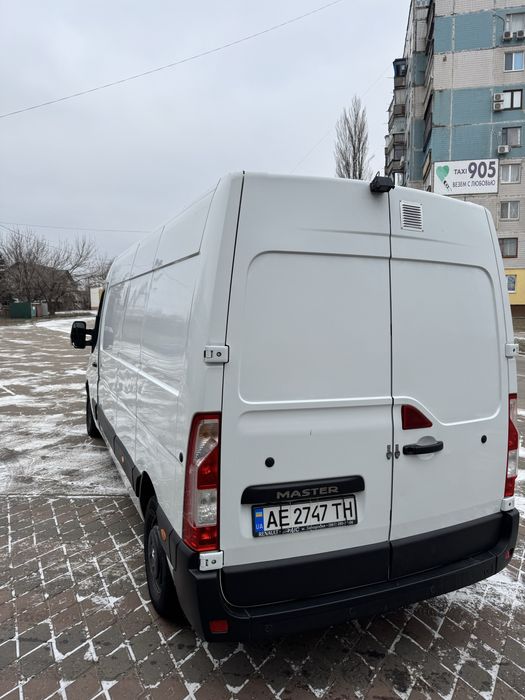 Продается RENAULT MASTER 2017 года.