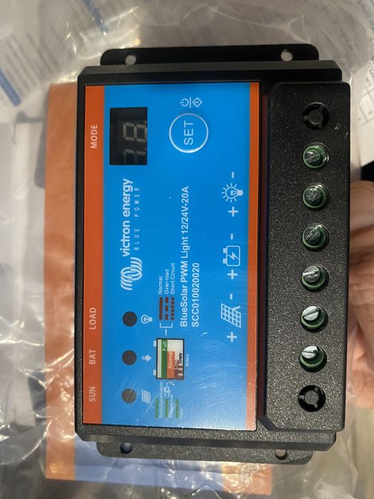 Контролер заряду Victron Energy 20А.  12/24v