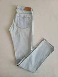 Błękitne dżinsy slim,  zwężająca nogawka,  skiny roz 26, na 165c.