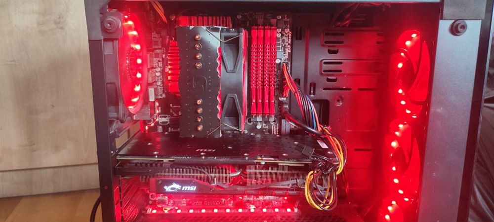 RED BEAST-i7 - grafika 8 GB - 16 GB RAM-SSD