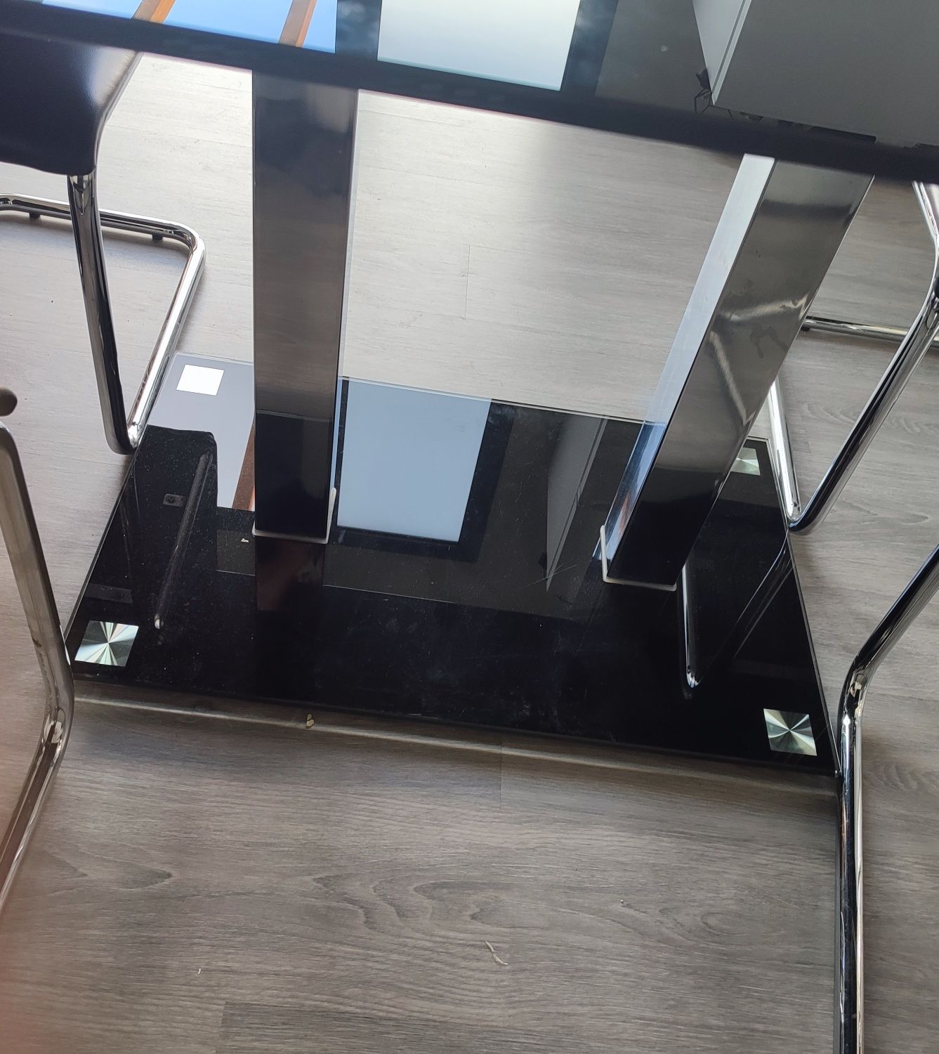 Mesa em vidro com 4 cadeiras