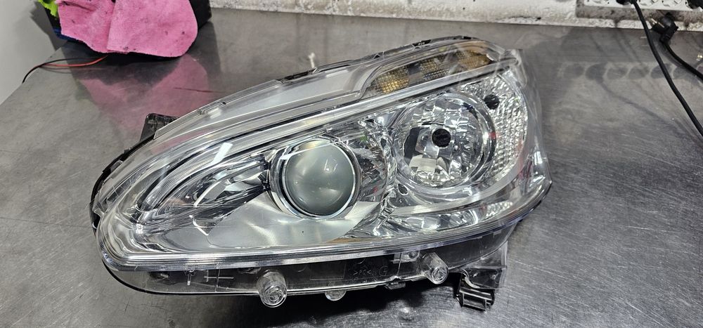 Farol peugeot 208