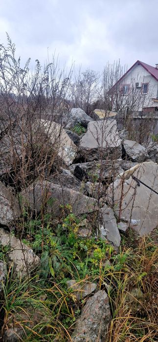 Віддам даром,  каміння під фундамент.