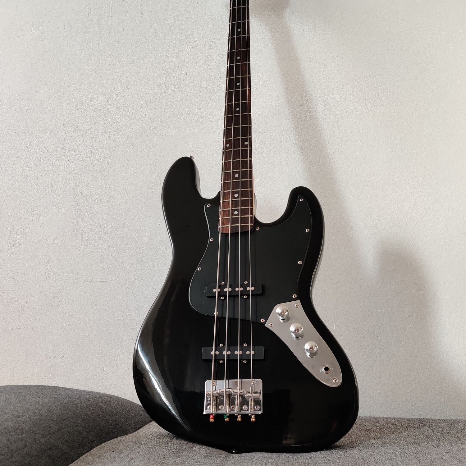 Gitara basowa typu jazz bass