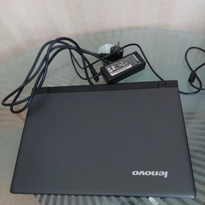 Продам неробочий ноутбук  lenovo