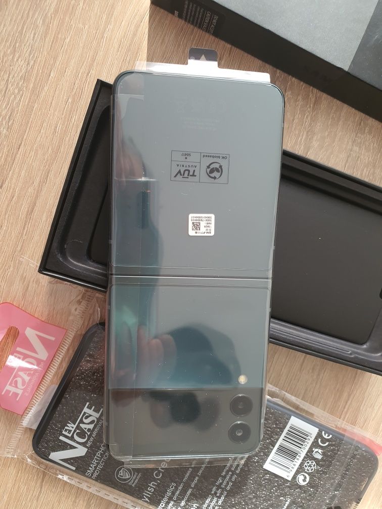 Sprzedan nowka telefon Samsung Galaxy Z Flip3 5G