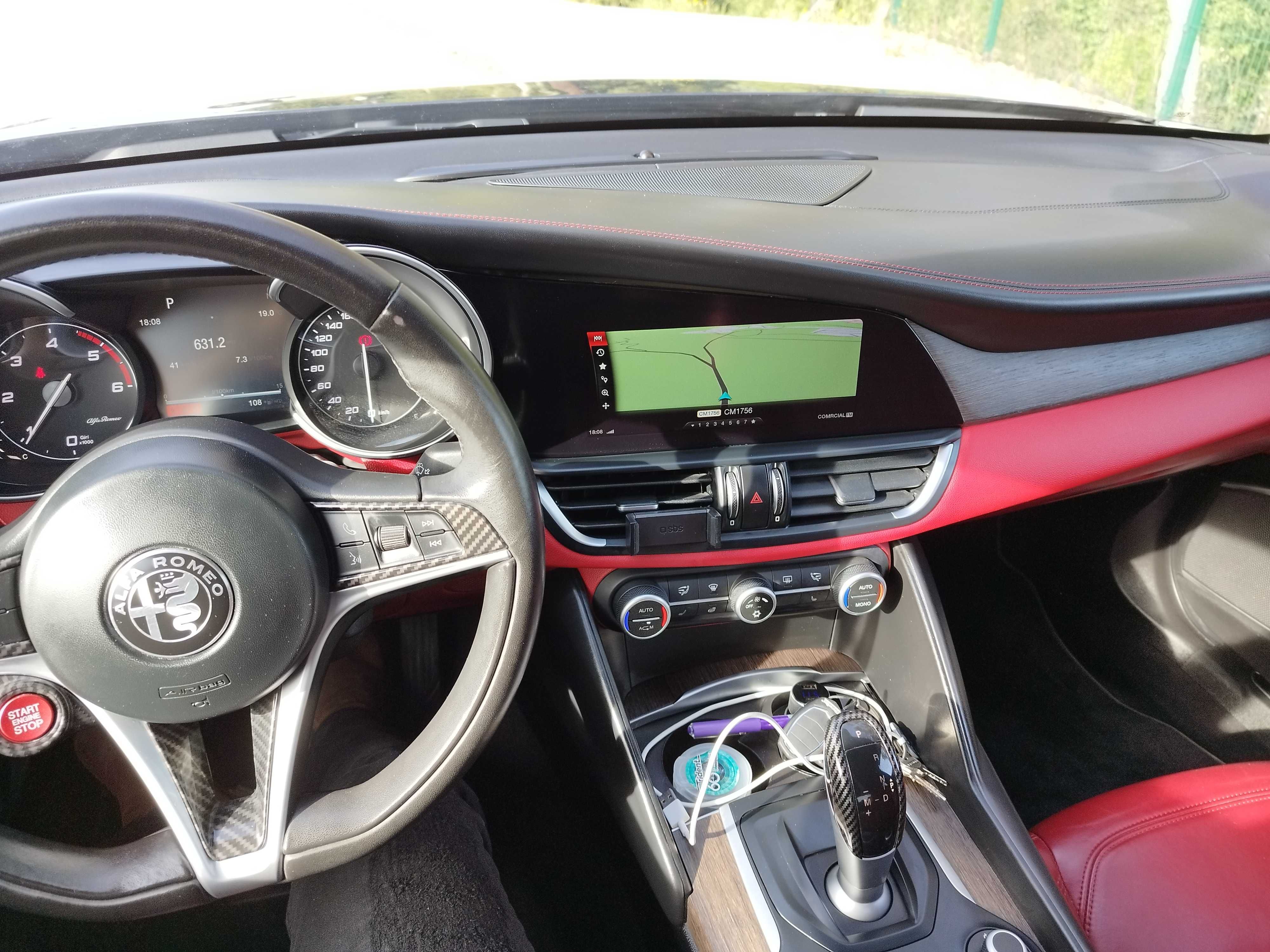 Alfa Romeo Giulia 2.2 JTD 180CV versão LUSSO (versão topo de gama) AT8