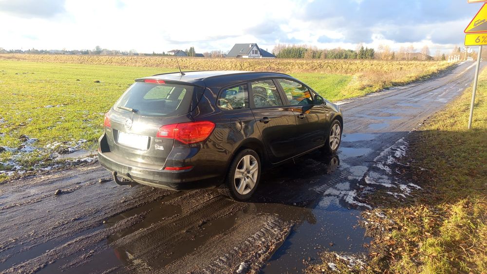 Astra j kombi 2010 rok 1.7 CDTI