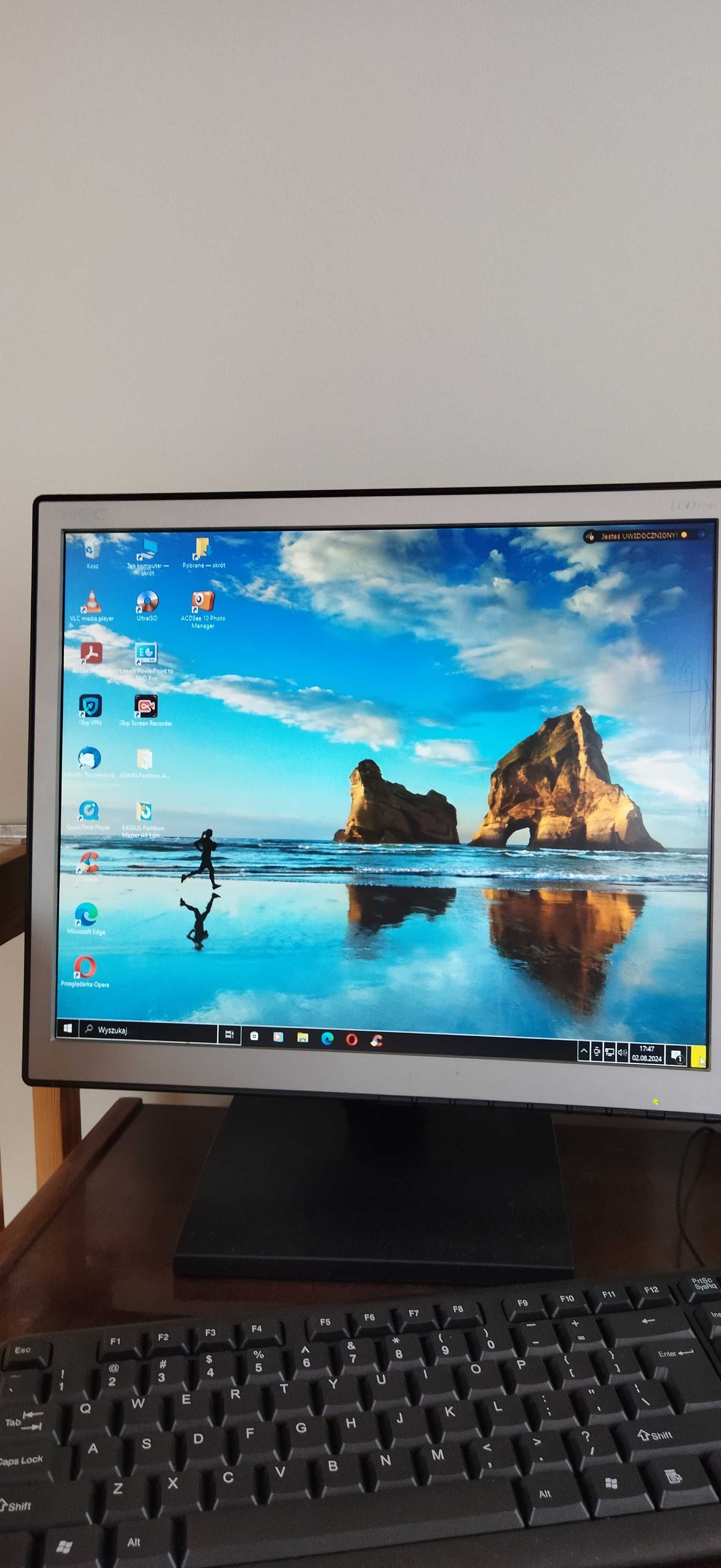 Komputer stacjonarny LENOVO i monitor