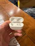 Etui AirPods 3. W dobrym stanie